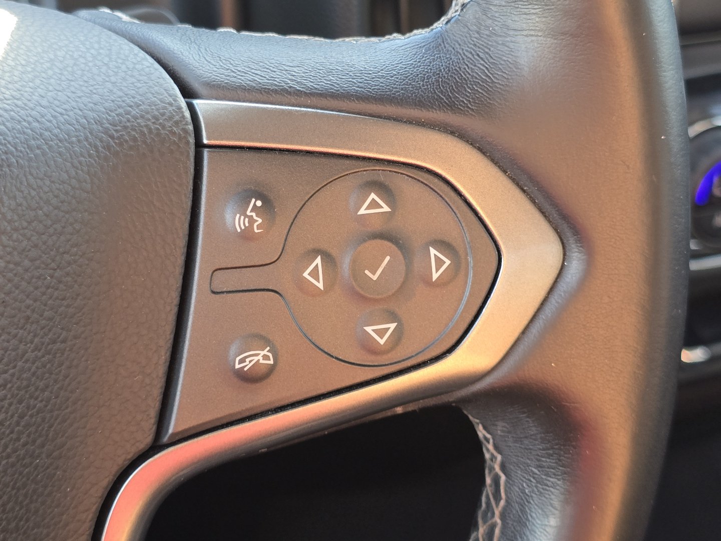 Certified 2018 Chevrolet Silverado 1500 LT w/ All Star Edition AWD/4WD image 10