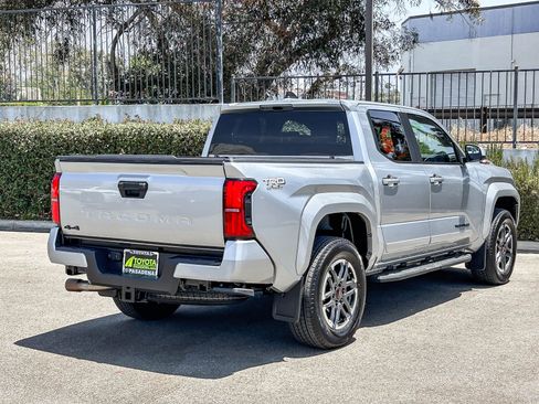 Used 2025 Toyota Tacoma TRD Sport AWD/4WD image 6