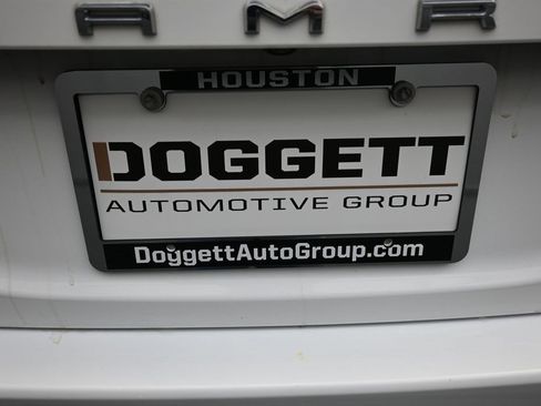 Used 2023 Toyota Camry SE image 2