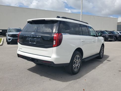 Used 2025 Ford Expedition Active RWD image 5