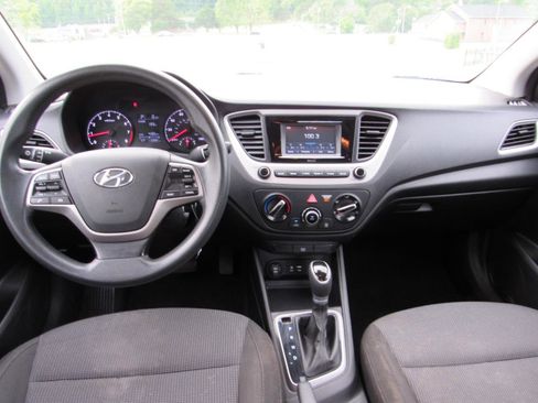 Used 2021 Hyundai Accent SE FWD image 6