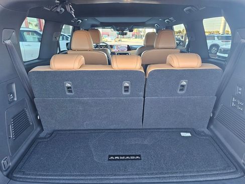 Used 2025 Nissan Armada Platinum Reserve image 10