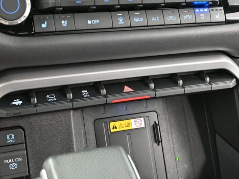 Used 2024 Toyota Tundra Platinum AWD/4WD image 24