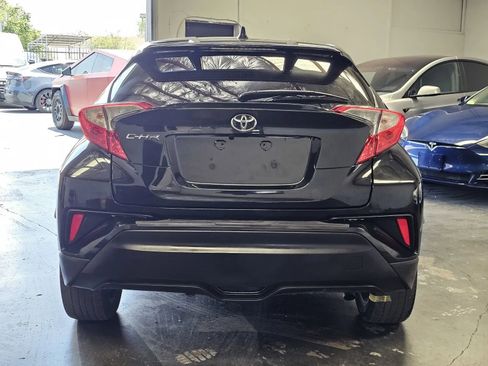 Used 2022 Toyota C-HR XLE FWD image 3