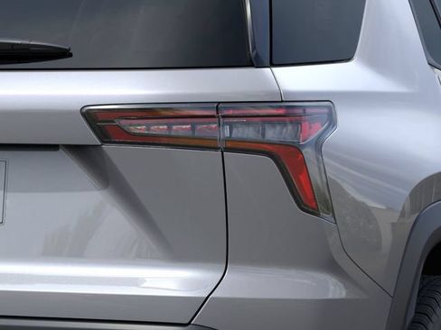 New 2027 Chevrolet Equinox LT w/ LPO, Floor Liner Package FWD image 11