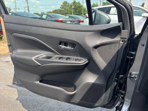 Used 2025 Nissan Versa SV FWD image 18