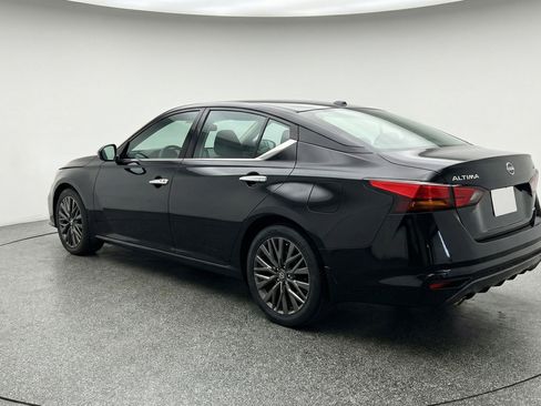 Used 2025 Nissan Altima 2.5 SV image 6