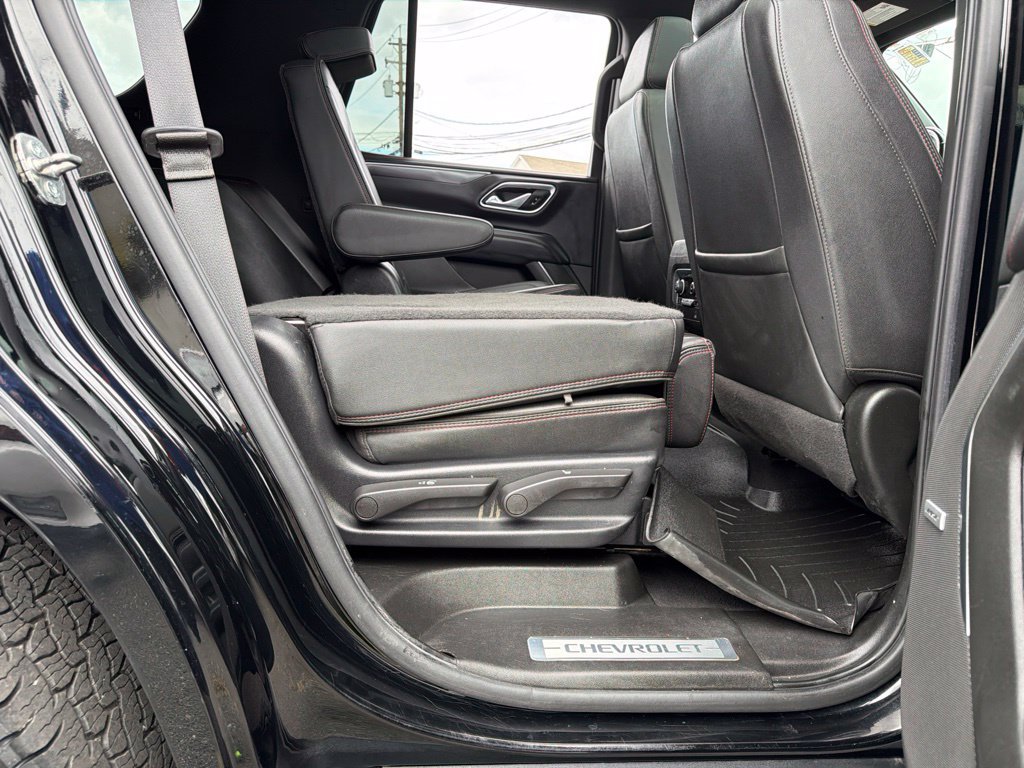Used 2022 Chevrolet Tahoe RST w/ Luxury Package AWD/4WD image 32