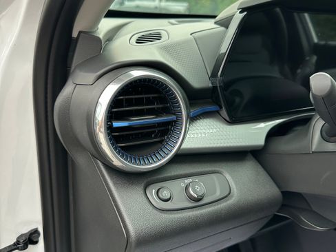 New 2026 Chevrolet Trax LT w/ Driver Confidence Package FWD image 13