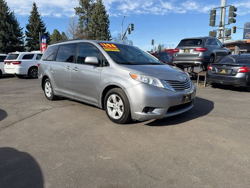 Used 2016 Toyota Sienna LE FWD image 10