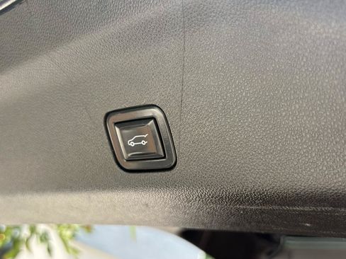 Used 2023 GMC Yukon Denali w/ Advanced Technology Package AWD/4WD image 14