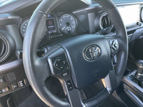 Used 2020 Toyota Tacoma TRD Off-Road w/ Technology Package AWD/4WD image 23