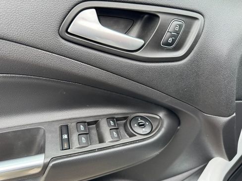 Used 2018 Ford Escape SE image 15