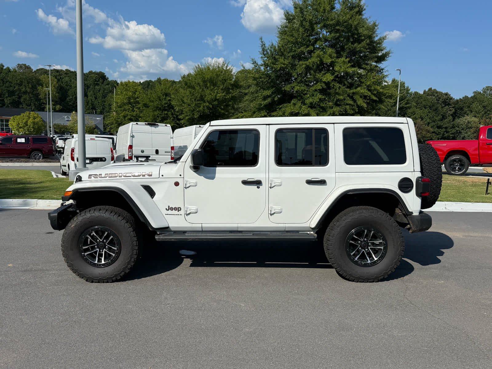 Used 2025 Jeep Wrangler Unlimited Rubicon AWD/4WD image 2
