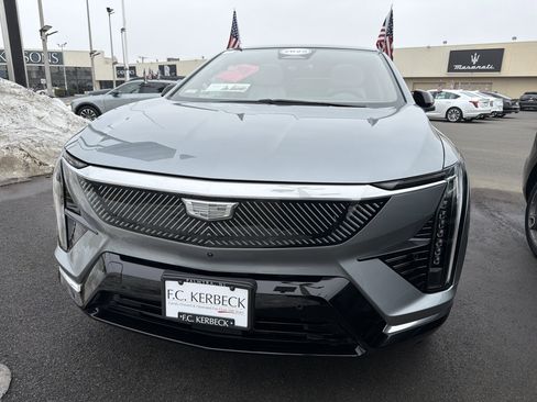 Certified 2025 Cadillac Optiq Luxury 1 w/ LPO, Floor Liner Package image 2