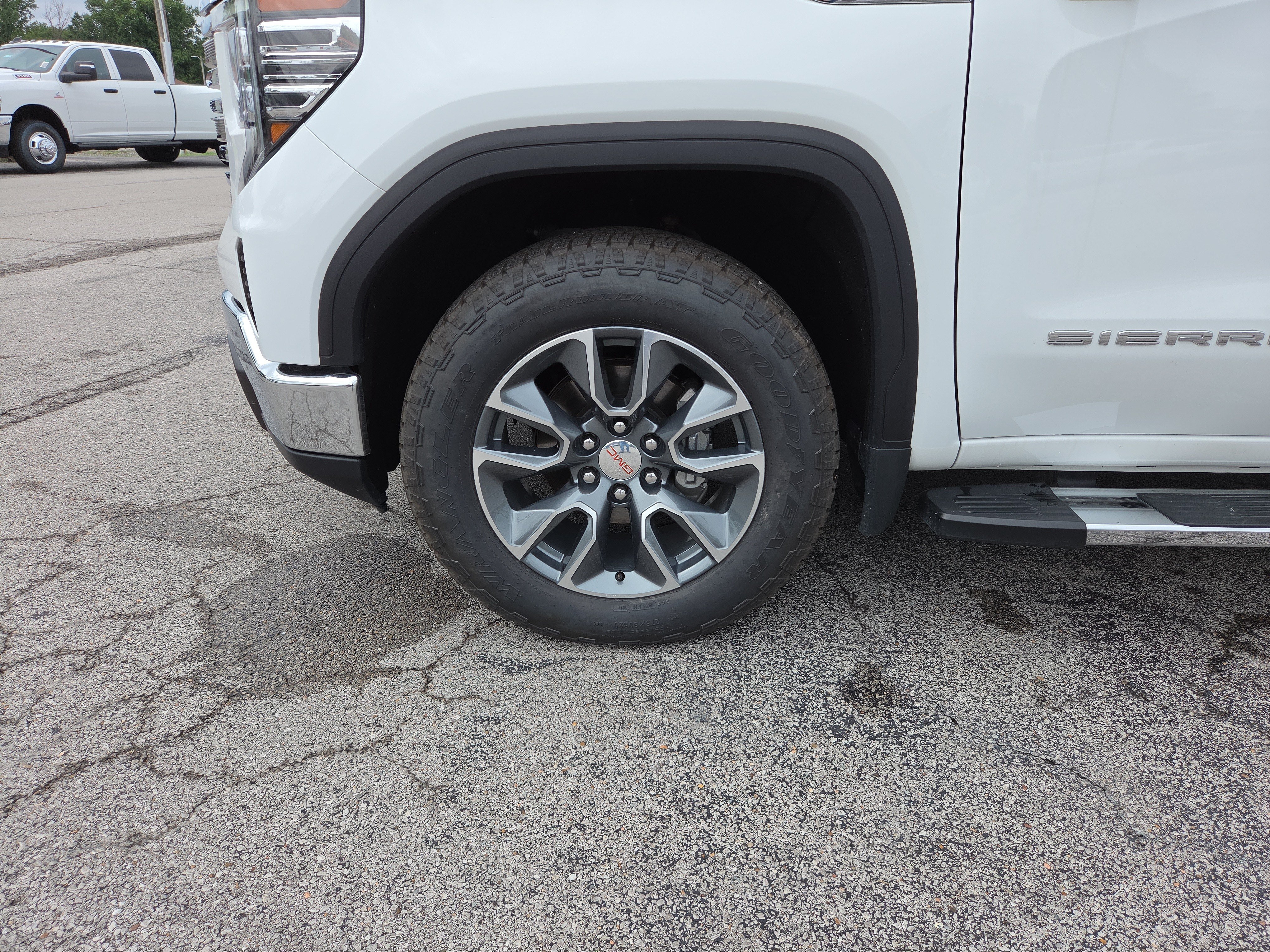 Used 2022 GMC Sierra 1500 SLT AWD/4WD image 5