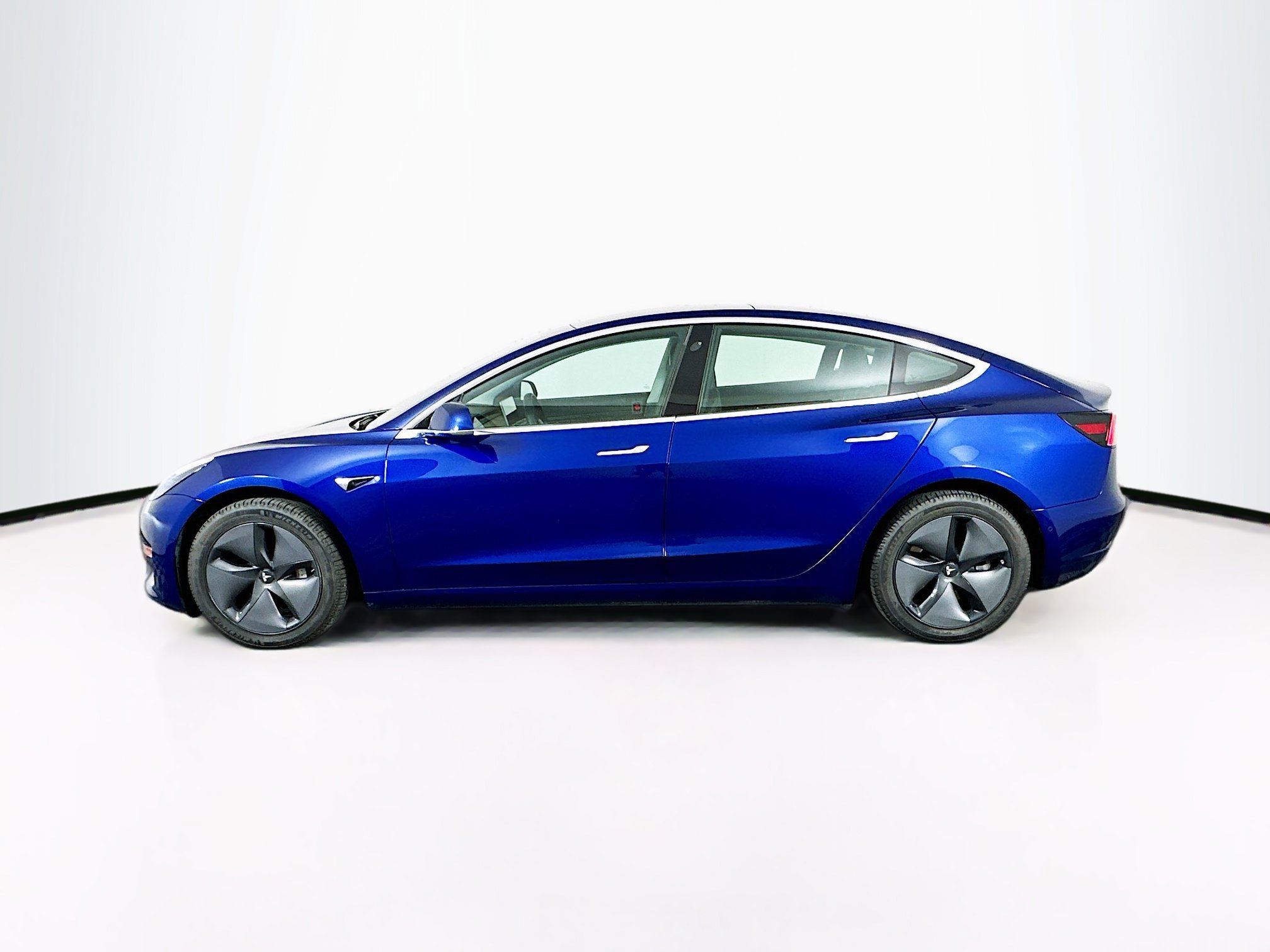 Used 2020 Tesla Model 3 Standard Range Plus RWD image 4