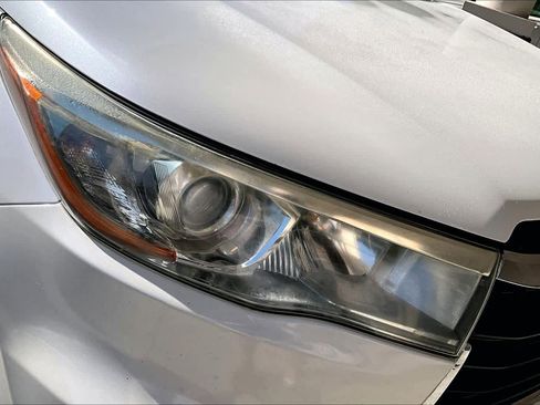 Used 2016 Toyota Highlander Plus FWD image 27