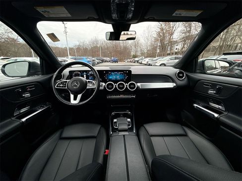 Used 2020 Mercedes-Benz GLB 250 4MATIC w/ Premium Package image 22