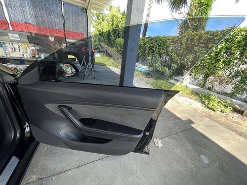 Used 2018 Tesla Model 3 Long Range RWD image 16