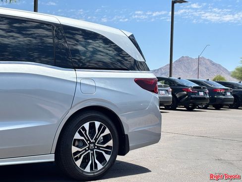 Used 2026 Honda Odyssey Elite image 10