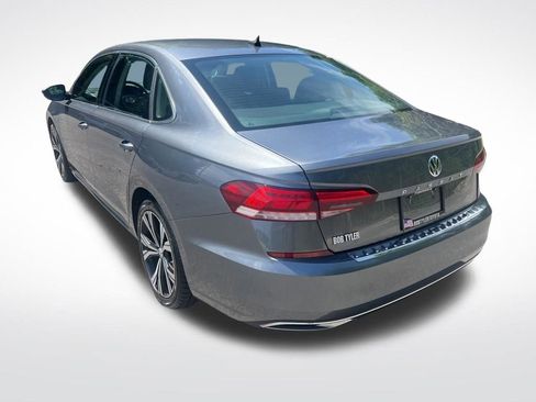Used 2021 Volkswagen Passat 2.0T SE FWD image 7