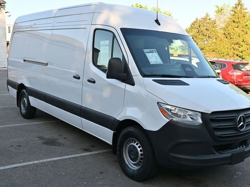 Used 2025 Mercedes-Benz Sprinter 2500 image 35