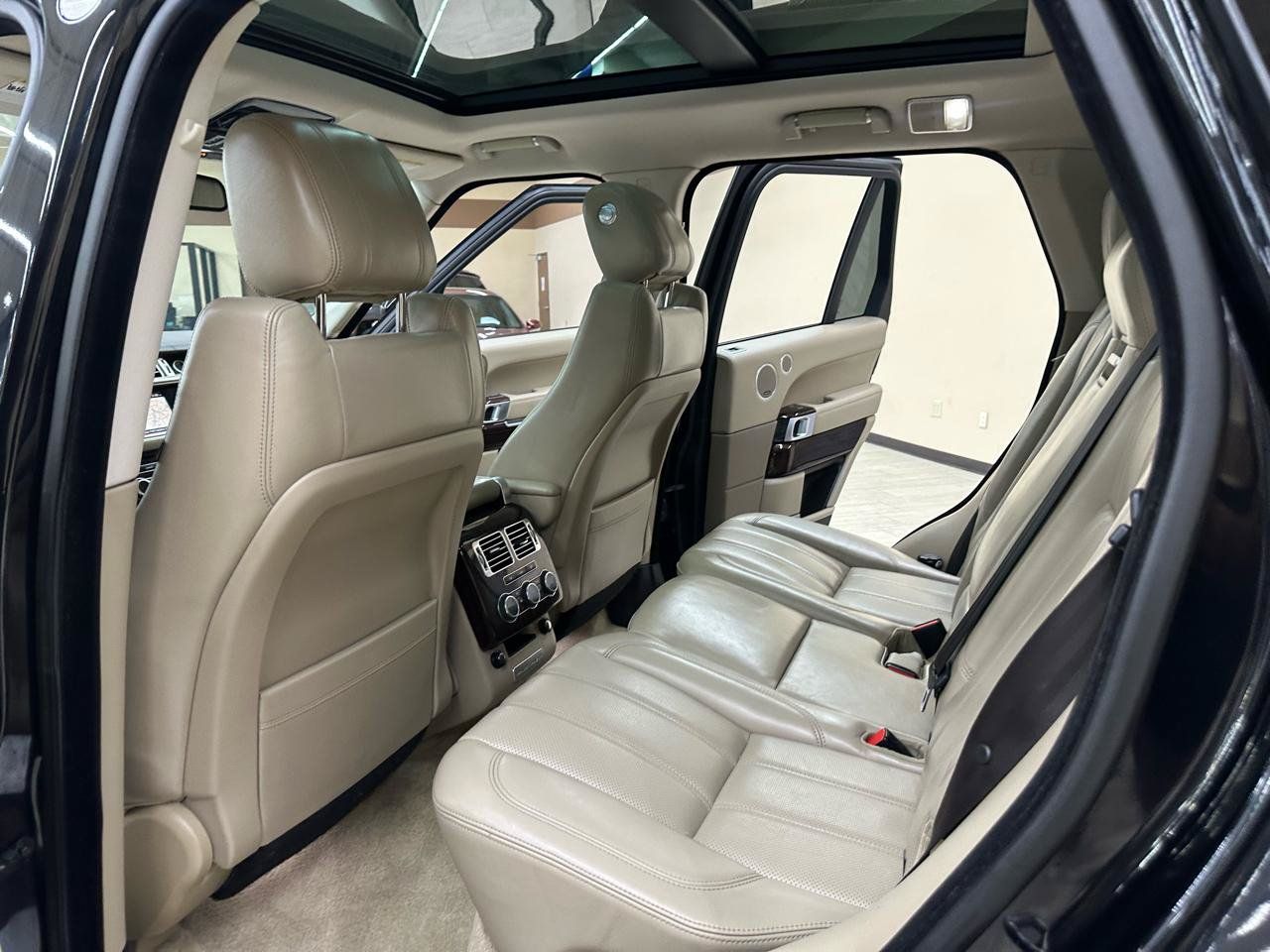 Used 2014 Land Rover Range Rover HSE AWD/4WD image 36