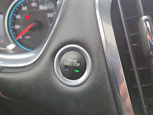 Used 2023 Chevrolet Traverse RS image 23