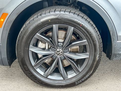Used 2023 Volkswagen Tiguan SE AWD/4WD image 10