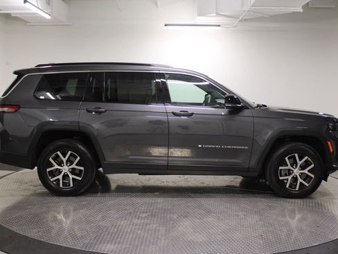 Used 2024 Jeep Grand Cherokee L Limited w/ Luxury Tech Group II image 8
