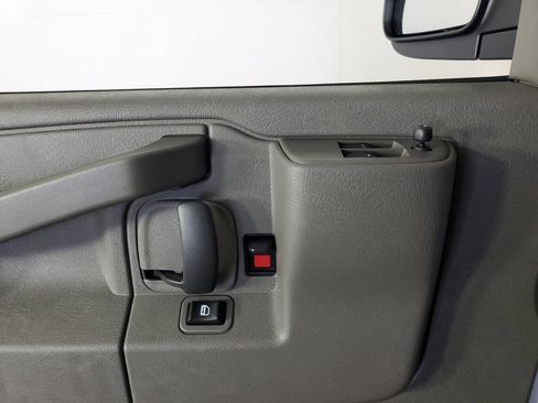 New 2026 Chevrolet Express 2500 w/ Driver Convenience Package RWD image 30