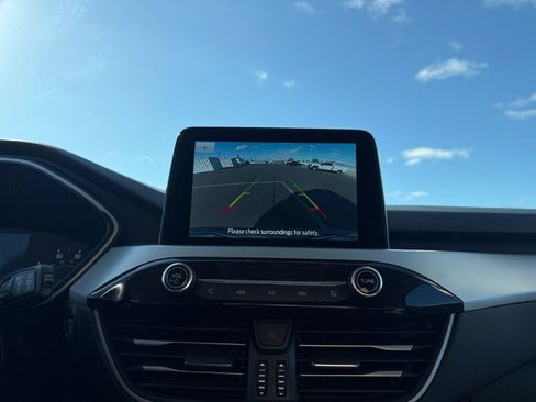 Used 2022 Ford Escape SE image 25