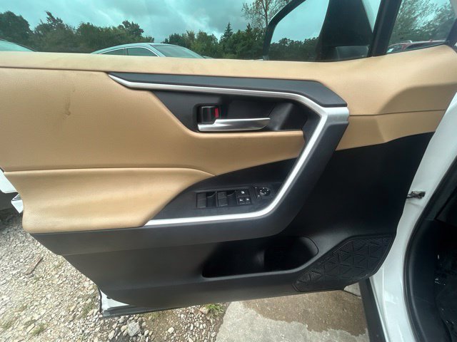 Used 2021 Toyota RAV4 XLE AWD/4WD image 16