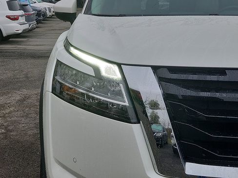 Certified 2023 Nissan Pathfinder SL w/ SL Premium Package AWD/4WD image 10