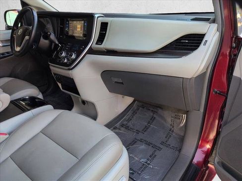 Used 2015 Toyota Sienna XLE w/ XLE Navigation Package image 22