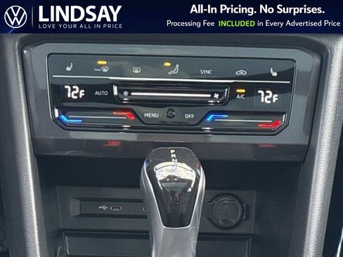Used 2023 Volkswagen Tiguan SE w/ Panoramic Sunroof Package image 16