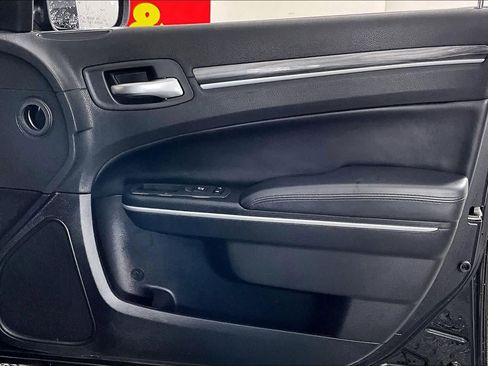 Used 2022 Chrysler 300 Touring L image 19