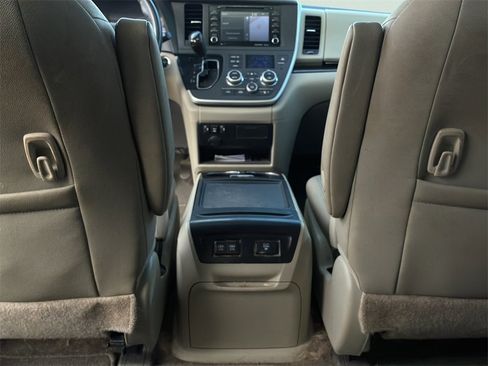 Used 2020 Toyota Sienna XLE Premium image 26