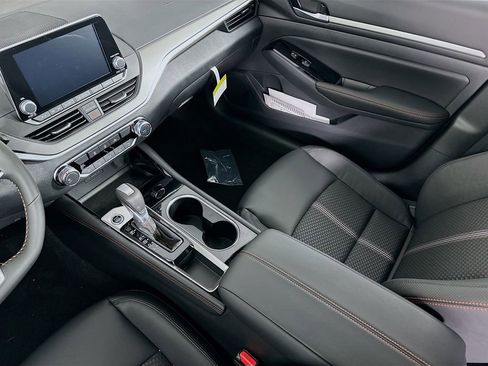 New 2025 Nissan Altima 2.5 SR image 28