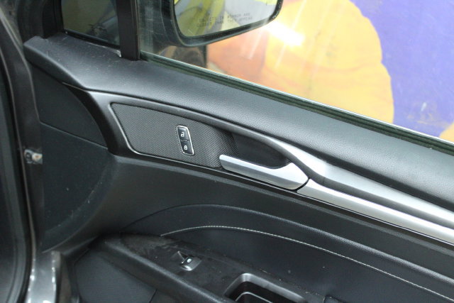 Used 2017 Ford Fusion Titanium FWD image 10