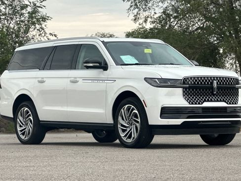 Used 2026 Lincoln Navigator L Reserve AWD/4WD image 9