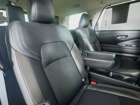 Certified 2024 Nissan Pathfinder SL w/ SL Premium Package FWD image 6