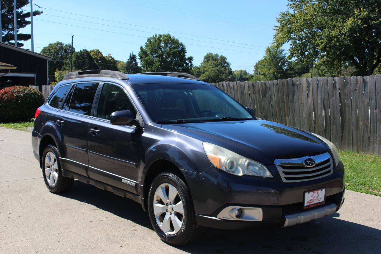 Used 2011 Subaru Outback 2.5i Limited AWD/4WD image 2