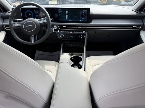 Used 2025 Hyundai Sonata SEL FWD image 10