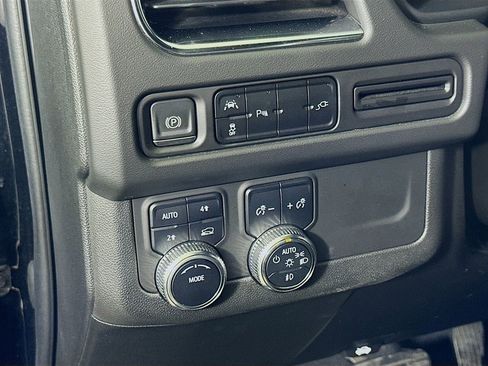 Used 2021 GMC Yukon XL SLT w/ SLT Premium Package image 23