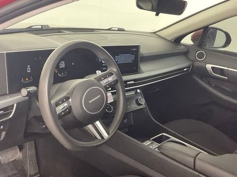 Used 2025 Hyundai Sonata SEL FWD image 13