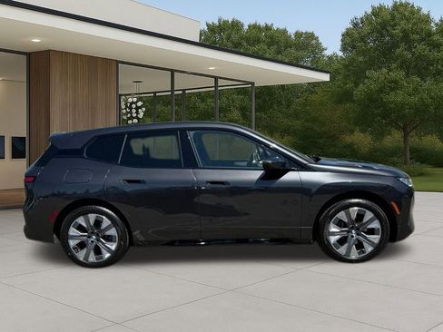 Used 2026 BMW iX xDrive60 w/ Premium Package AWD/4WD image 7