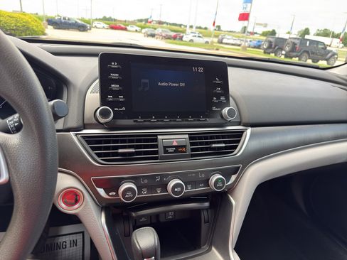 Used 2018 Honda Accord LX image 15