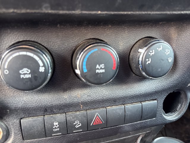 Used 2016 Jeep Wrangler Unlimited Sport w/ Connectivity Group AWD/4WD image 15